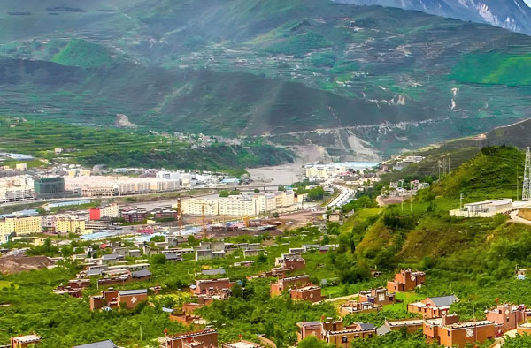 四川阿壩茂縣農(nóng)村飲水安全水質(zhì)提升項目304不銹鋼一體化凈水設(shè)備廠家直銷